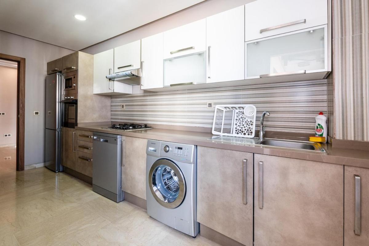 Spacious & 3 Bedrooms-casablanca Center *