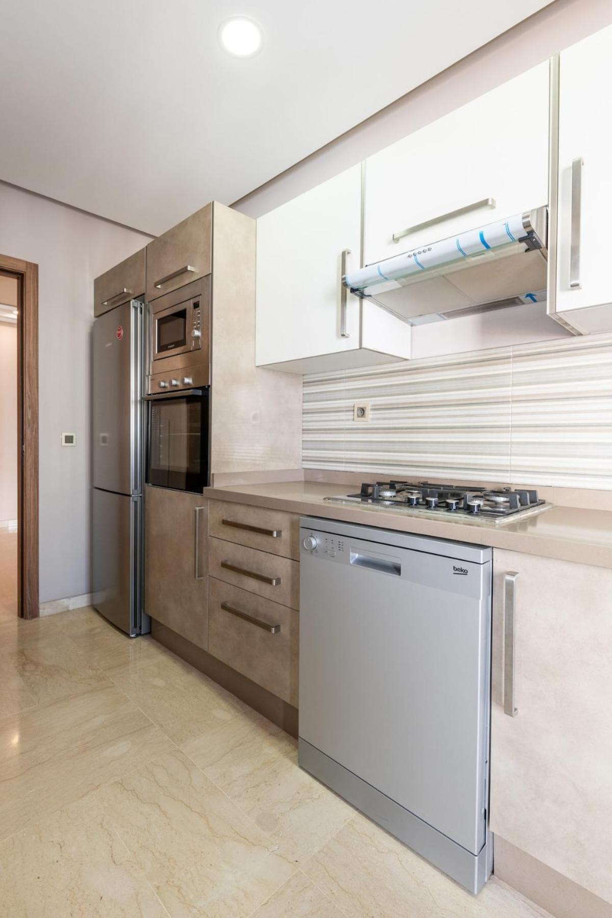 Spacious & 3 Bedrooms-casablanca Center *