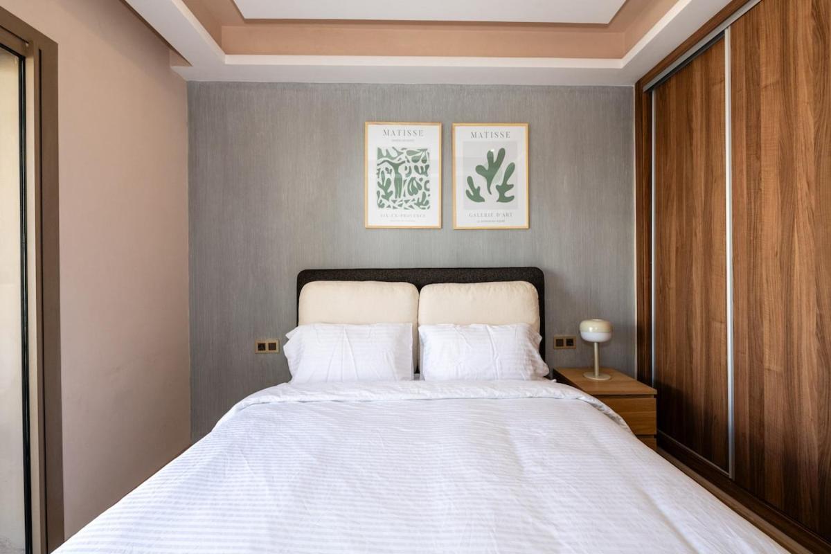 Spacious & 3 Bedrooms-casablanca Center Apartment *